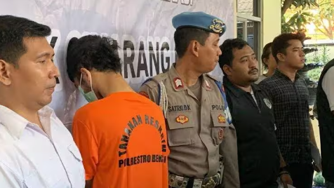 Kejam! Suami Gorok Leher Istri di Depan Anak Mereka yang Masih Balita Kejadian di Bekasi