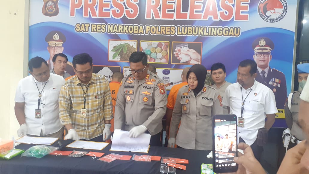 Susahnya Polisi Grebek Pondok di Sarang Narkoba Musi Rawas