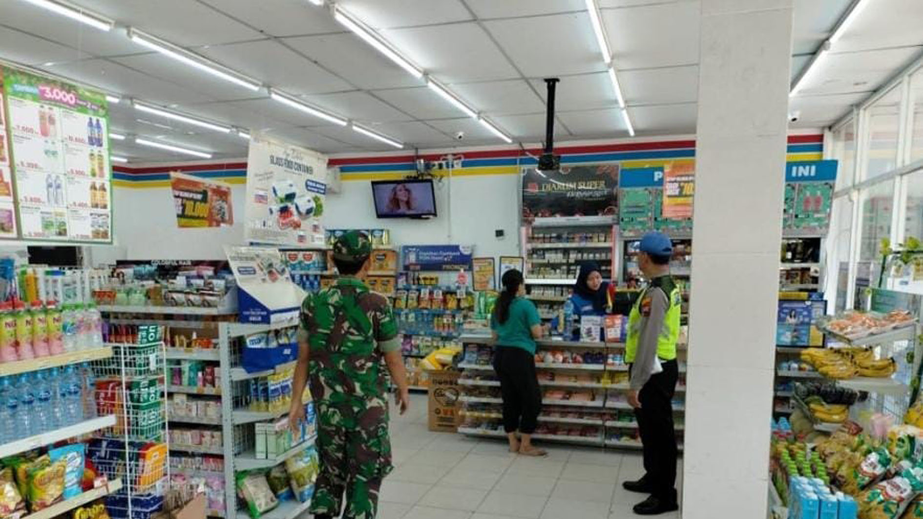 TNI-Polri Himbau Karyawan Indomaret dan Alfamart untuk Waspada 3C Jelang Malam Tahun Baru 2024