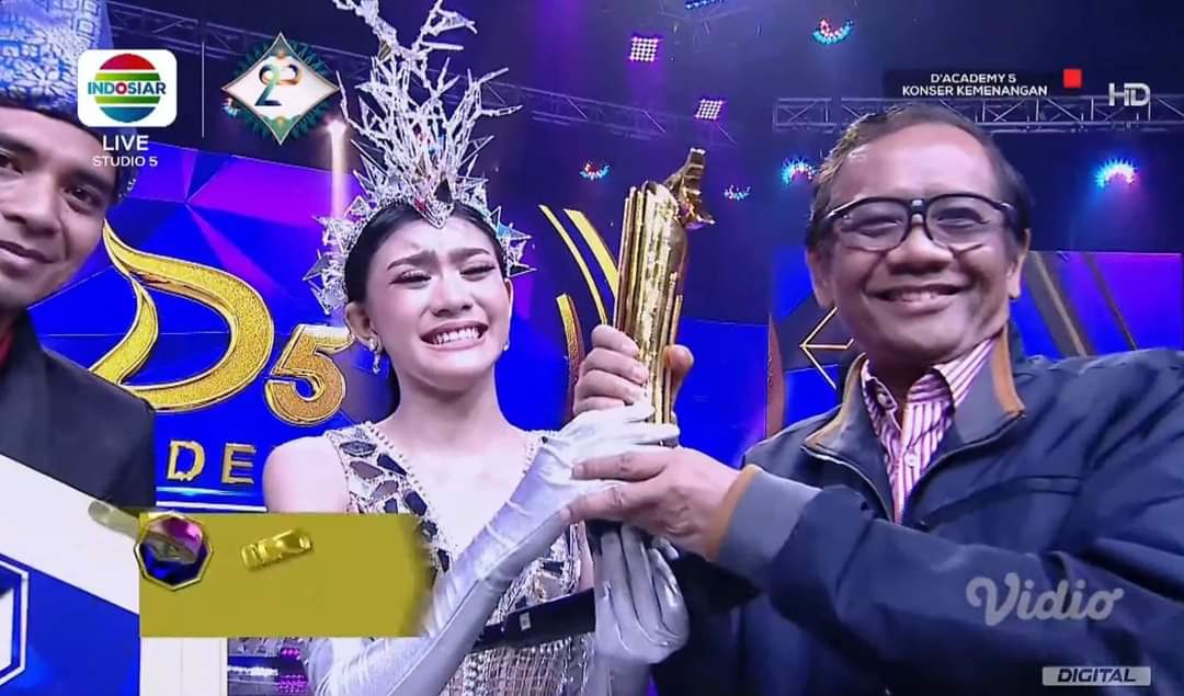 Bikin Bangga, Sridevi Prabumulih Sumatera Selatan Juara Dangdut Academy 5