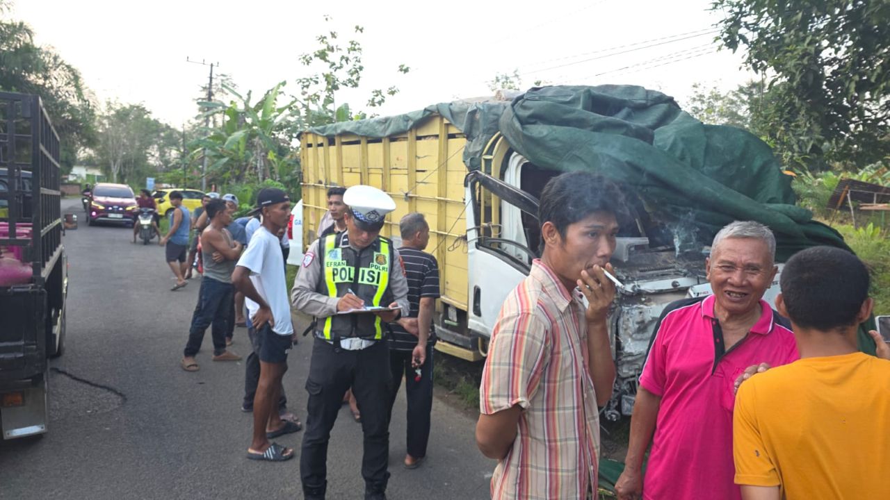 Truk Sayur Rejang Lebong Tabrak Rumah dan Motor di Musi Rawas, Lansia Luka