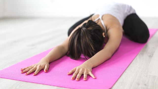 Ketahui Cara Melakukan Yoga, ini 4 Manfaat Yoga untuk Pemula