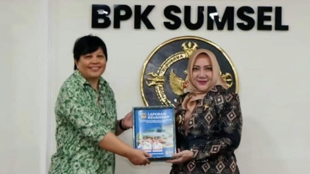 Bupati Musi Rawas Serahkan LKPD Unaudited Tahun 2023 kepada BPK Sumatera Selatan