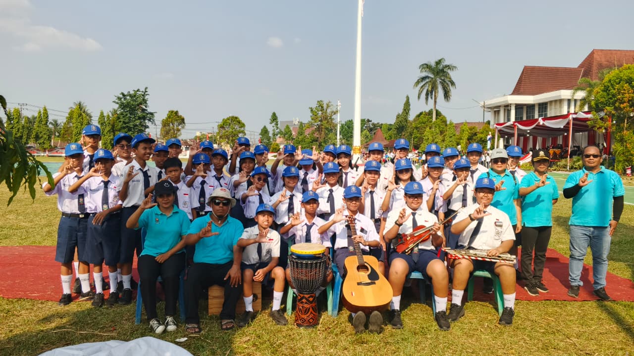 Keren, Padus SMP Xaverius Lubuk Linggau Dipercaya Tampil Aubade HUT ke-81 RI Tampilkan Berbagai Lagu Nasional