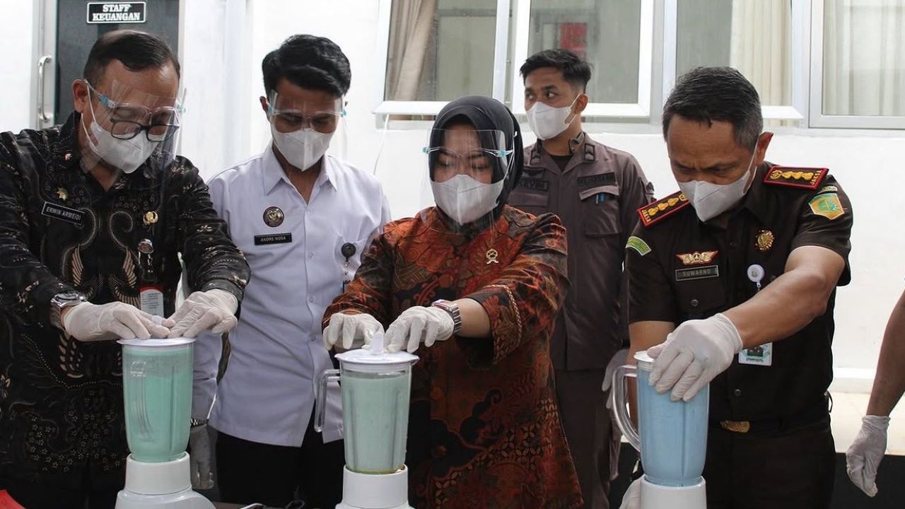 Cegah Potensi Penyalahgunaan Barang Bukti, Kejari Lubuk Linggau Blender Ratusan Gram Narkoba