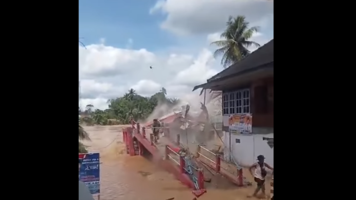 Bantuan Belum Datang, Korban Banjir Muratara Ancam Portal Jalinsum, Bupati: Kades dan Camat Buka Dapur Umum