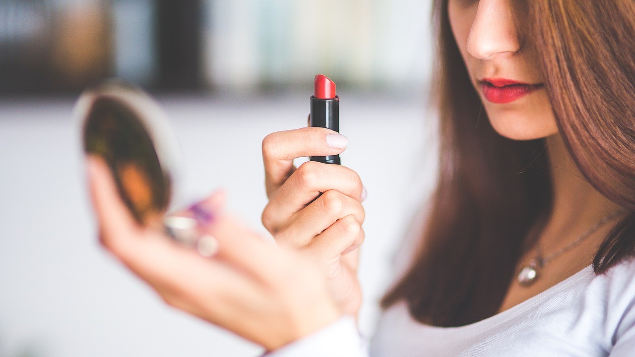 5 Cara Makeup Hacks Sehari-hari untuk Pemula