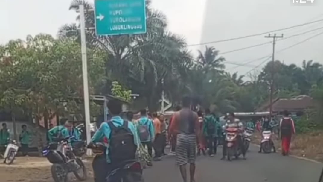 Viral Tawuran Pelajar di Karang Dapo Muratara, Siswa SMA Saling Serang di Jalan Saat Pulang Sekolah