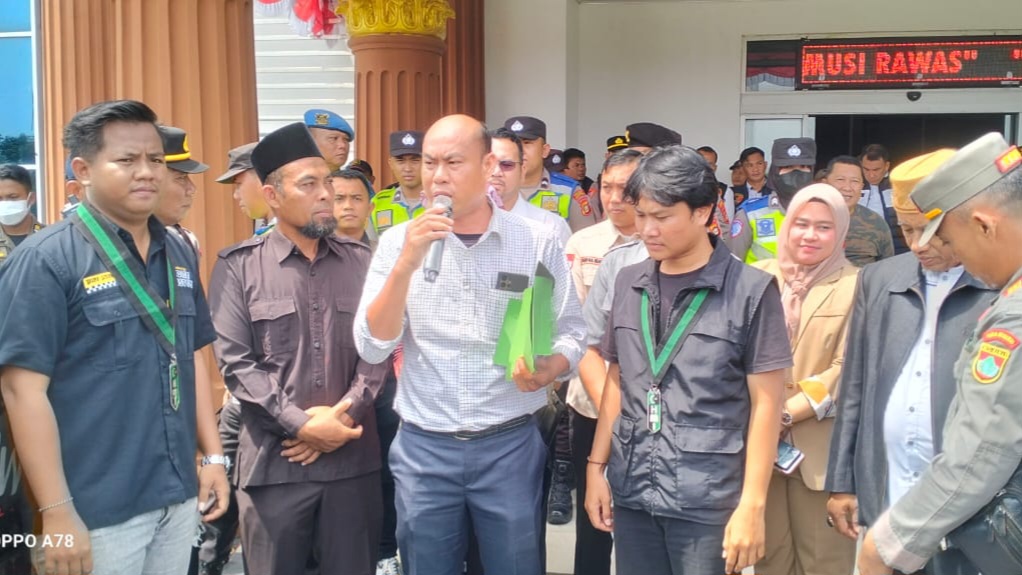 DPRD Musi Rawas Didemo Mahasiswa, Firdaus Cik Olah: Kita Komitmen Dukung Aspirasi Rakyat