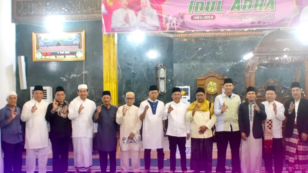 Wakil Bupati Musi Rawas Salat Idul Adha di Masjid Agung Darussalam