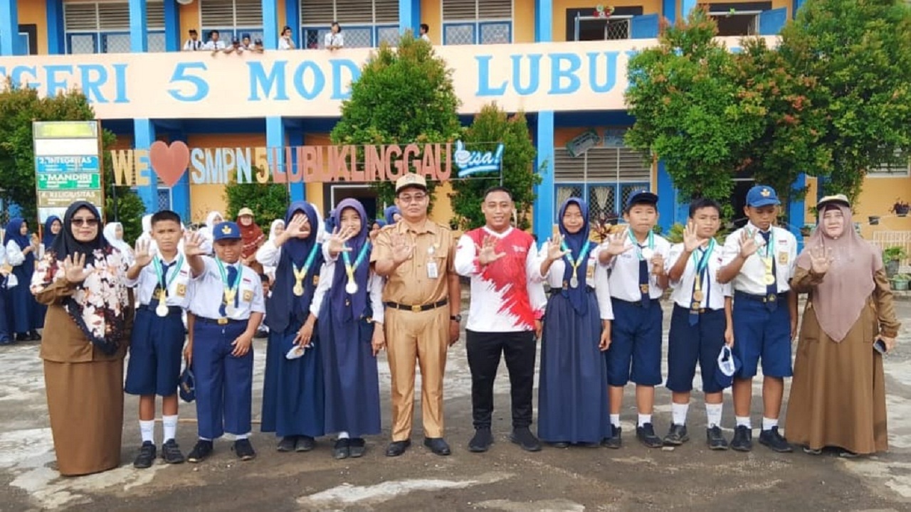 SMP Negeri 5 Lubuk Linggau Dukung Murid Berprestasi, Juarai Berbagai Perlombaan