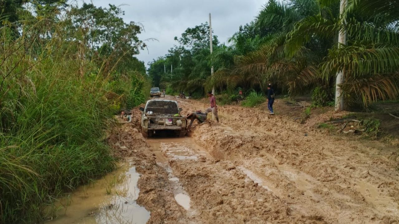 Musim Hujan, Jalan di Musi Rawas Berlumpur, Hambat Aktivitas Warga dan Pelajar