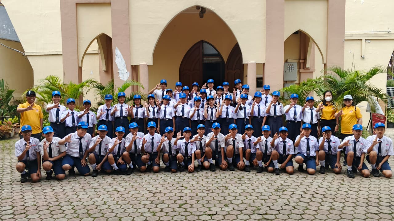 SMP Xaverius Lubuk Linggau Tampil Kompak Meriahkan Gerak Jalan HUT RI 2026, Sekolah Beri Dukungan Penuh