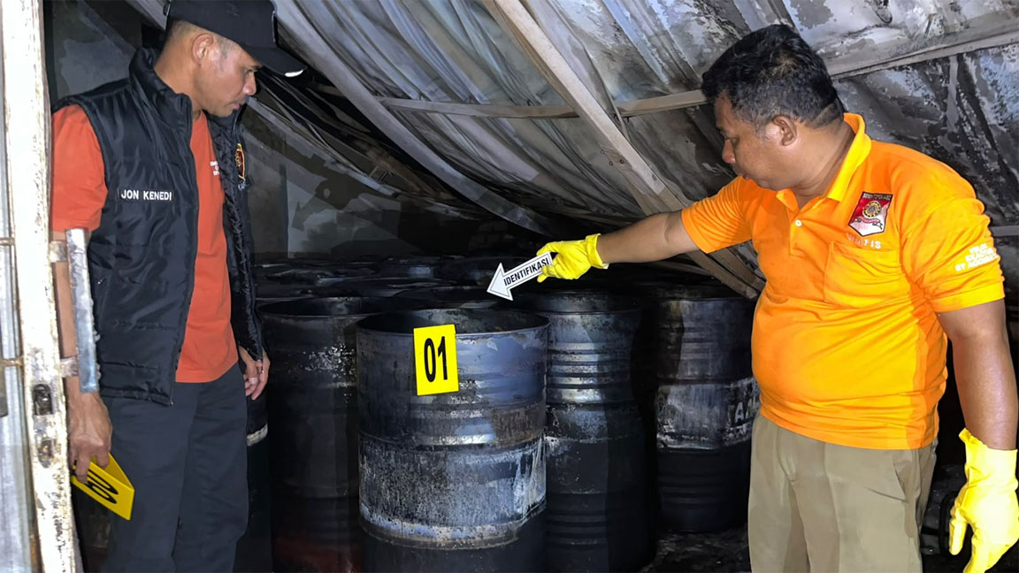 Rumah Diduga Gudang BBM Milik Oknum TNI di Prabumulih Terbakar, 47 Drum dan Mobil Hangus