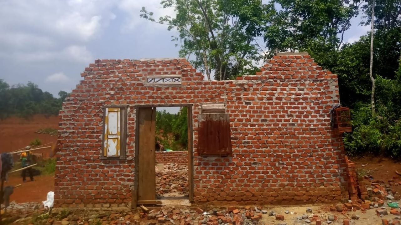 Rumah Roboh Diterjang Angin Kencang, Satu Keluarga di Lubuk Linggau Terpaksa Tidur Tanpa Atap