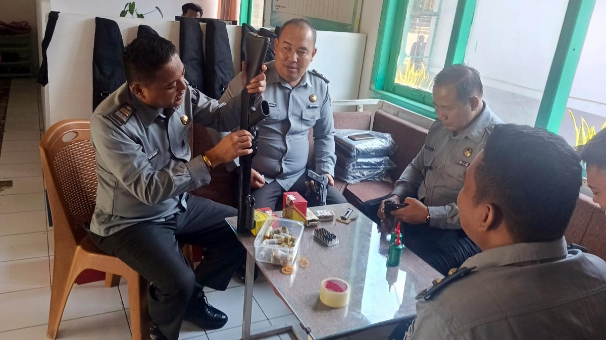 Tingkatkan Kesiapsiagaan, Lapas Narkotika Muara Beliti Lakukan Perawatan dan Pengecekan Senjata Api