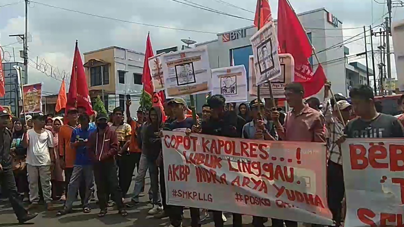 Demo Polres Lubuklinggau, Massa Minta AKBP Indra Arya Yudha Dicopot