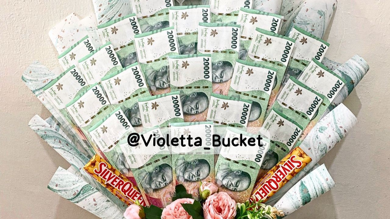 Kisah Violetta Bucket Terinspirasi dari Adik Sang Owner yang Akan Wisuda, Yuk Simak