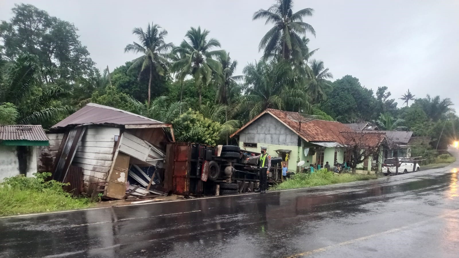 Truk Lepas Kendali Tabrak Rumah di Muara Beliti Musi Rawas, Berikut Penjelasan Polisi