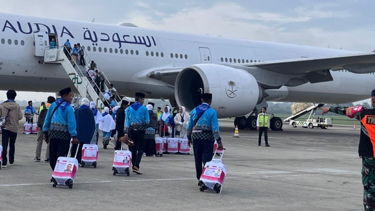 Sempat Delay 1 Jam, Kloter 1 Jemaah Haji OKU Timur Diberangkatkan dari Palembang