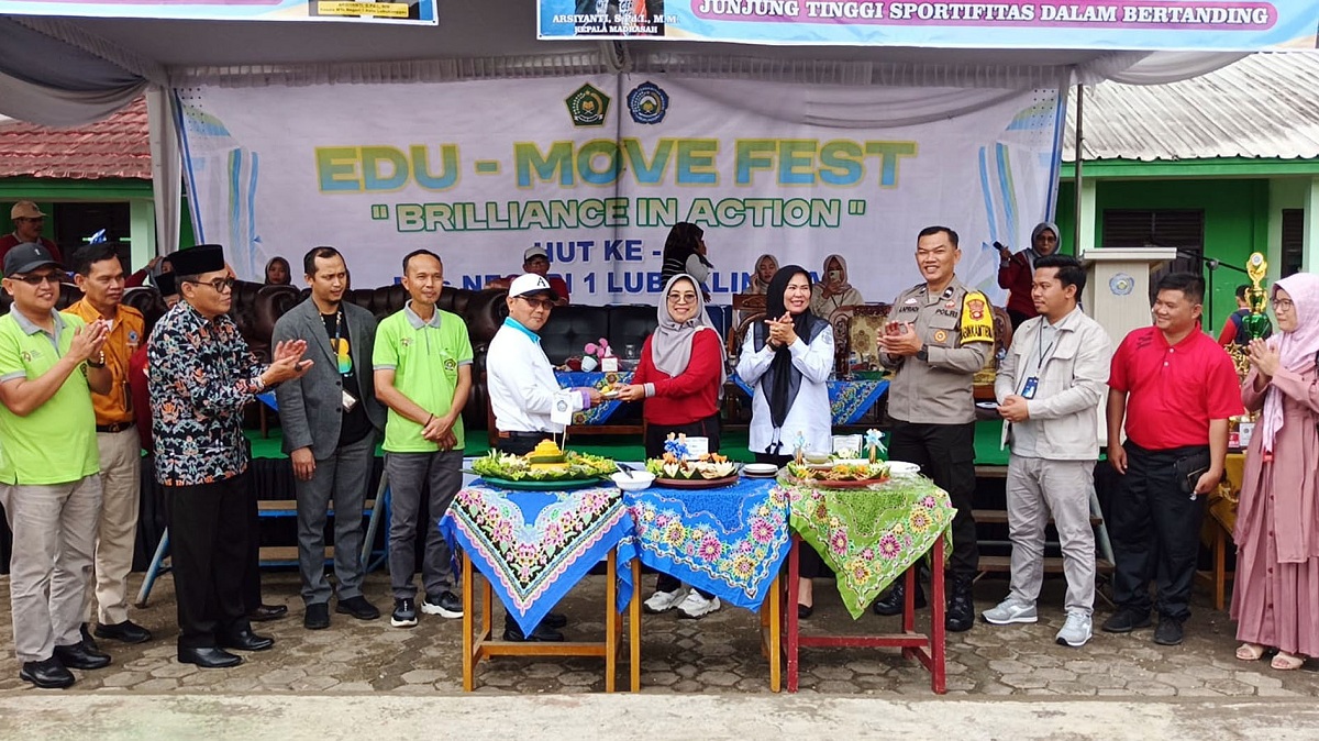 HUT MTsN ke-44, MTs Negeri 1 Lubuk Linggau Gelar Edu-Move Fest dan Panen Karya P5, Dibuka Kakankemenag