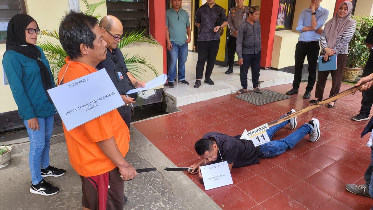 Rekonstruksi Pembunuhan di 13 Ulu Palembang: Sakit Hati Dipanggil Kuur Kuur Seperti Ayam
