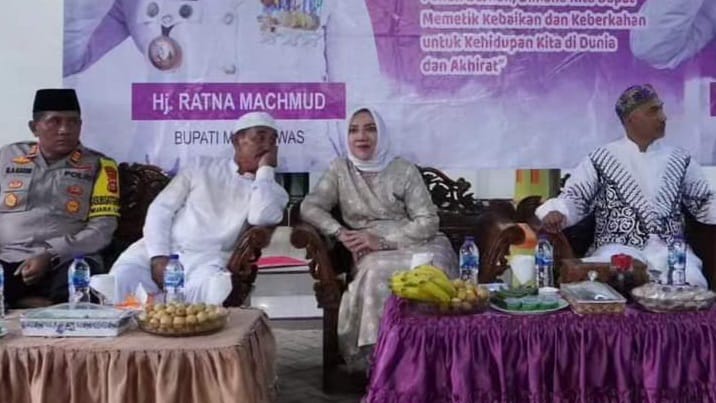 Bupati Hj Ratna Machmud Safari Ramadan di Masjid Nurul Huda Muara Lakitan Musi Rawas