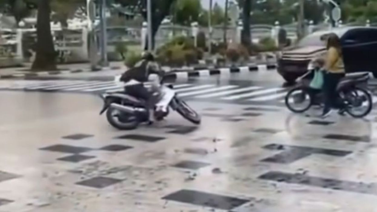 Viral, Jalan Keramik di Medan, Puluhan Pengendara Motor Jatuh