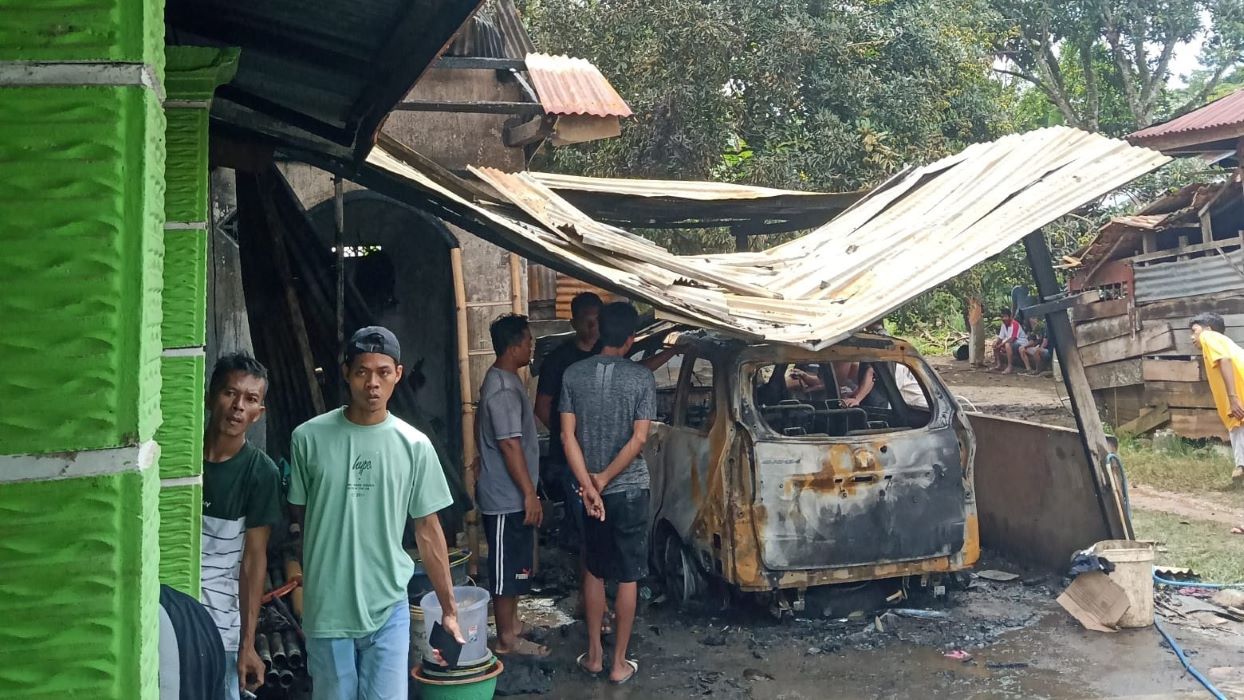 BREAKING NEWS: Rumah dan Mobil Warga Air Satan Musi Rawas Ludes Terbakar, Ada Korban