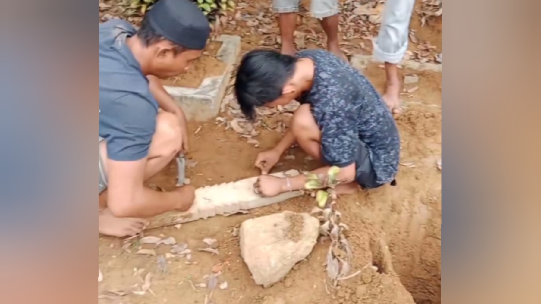 Heboh, Makam Warga Mataram Musi Rawas Dibongkar, Diduga Untuk Ilmu Hitam