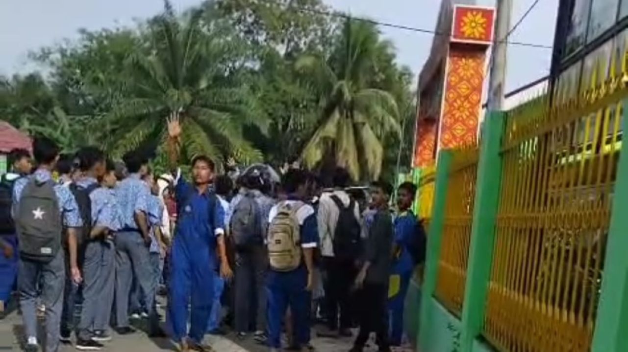 Ratusan Pelajar SMK di Lubuk Linggau Serbu Madrasah, Kapolsek: Gara-gara Lapangan Basket