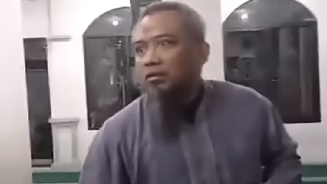 Beredar Video Seorang Bapak-Bapak Bubarkan Rebana di Masjid, Bapak-Bapak: Rebana itu Munkar