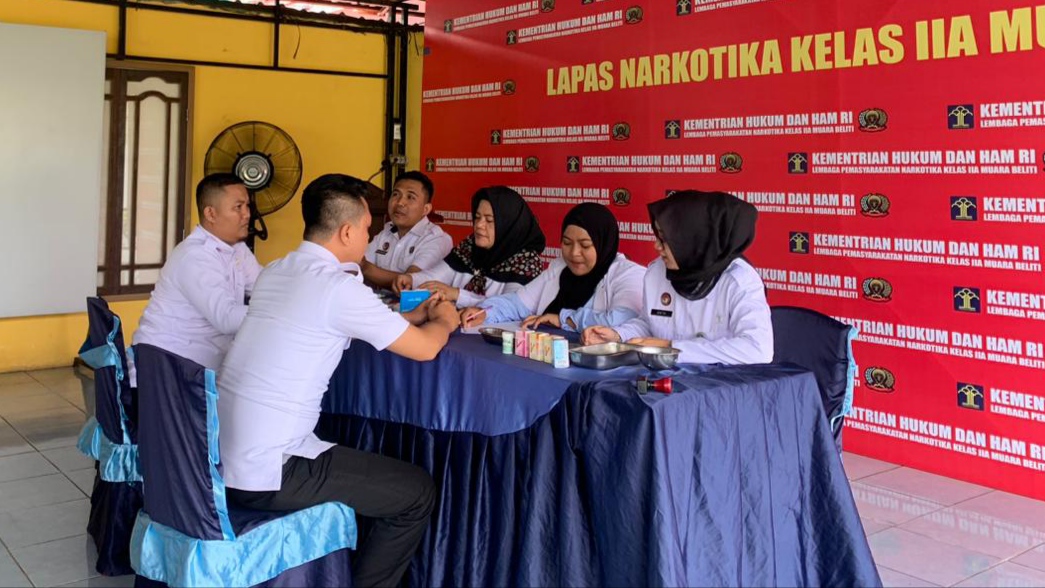 Laksanakan Screening Kesehatan, Petugas Lapas Narkotika Kelas IIA Muara Beliti Siap Menjadi KPPS Pemilu 2024