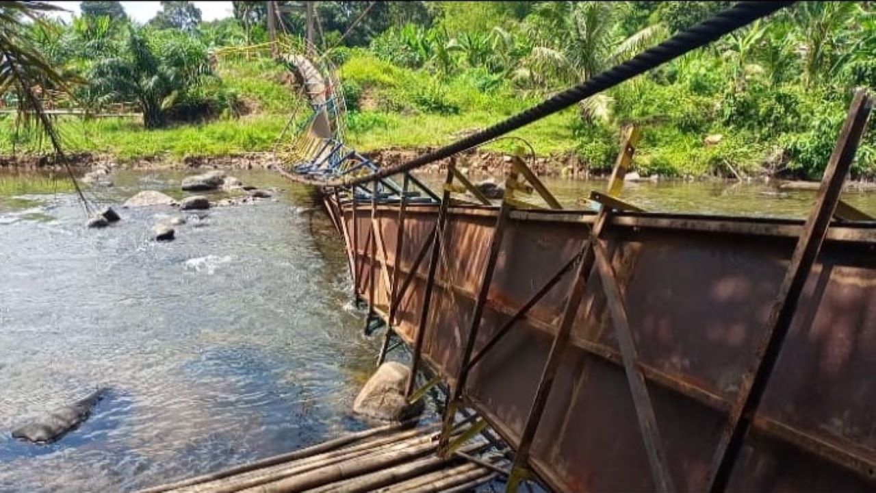 Korban Jembatan Gantung Sungai Malus Mati Rasa dari Pinggang ke Kaki, Dirujuk ke RSMH Palembang