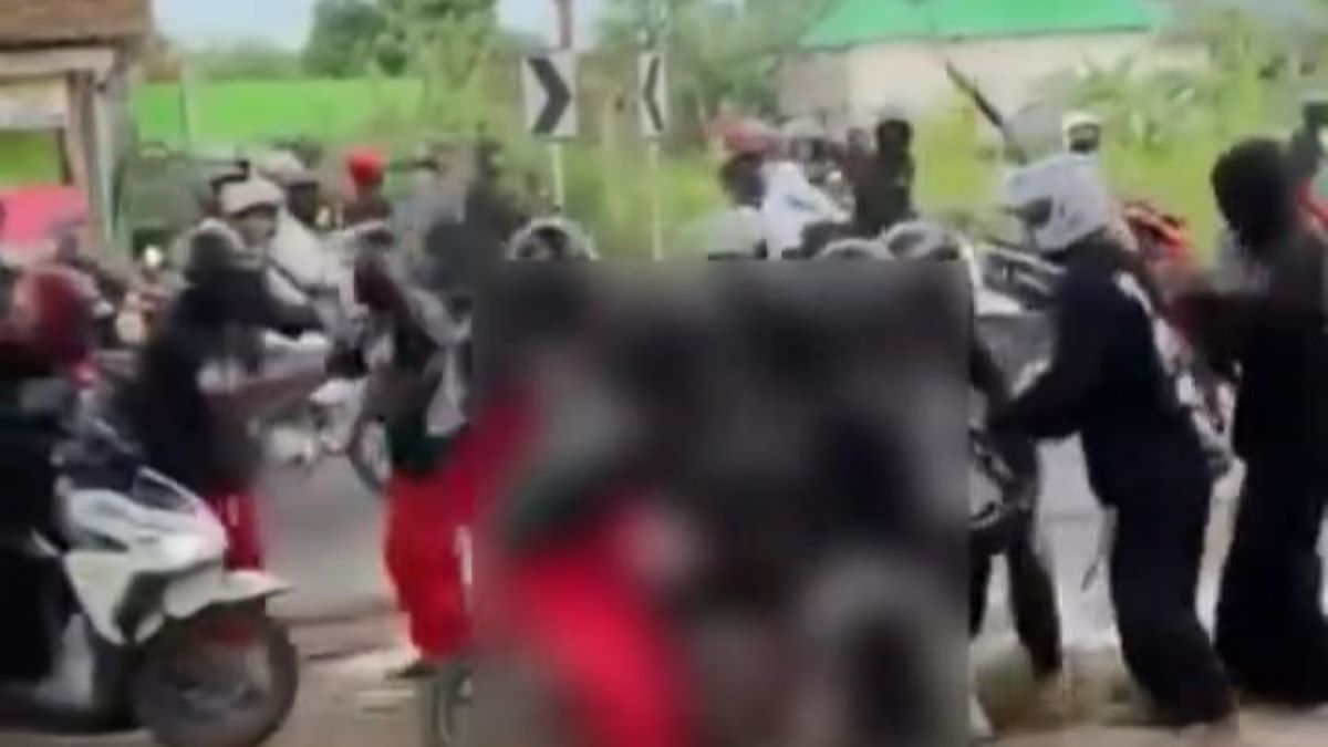 Viral Oknum Anggota Perguruan Silat di Tuban Aniaya Pemotor, Wanita Jadi Sasaran