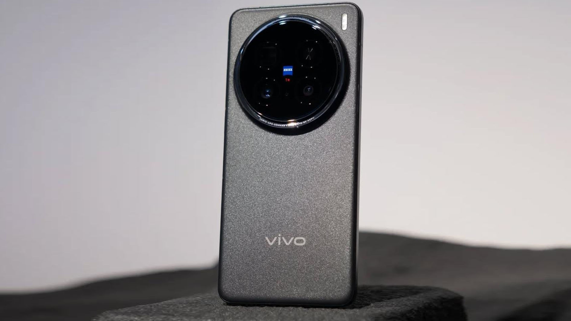 Rilis Awal 2025, Vivo X200 Pro Jadi HP Terbaik yang Memiliki Kamera Gila, Performa Kencang, Harga Kompetitif