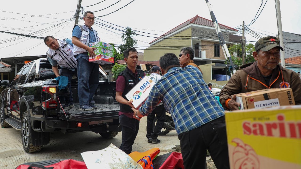 Tanggap Bencana Banjir Jabodetabek, BRI Peduli Gerak Cepat Salurkan Bantuan Bagi Warga Terdampak