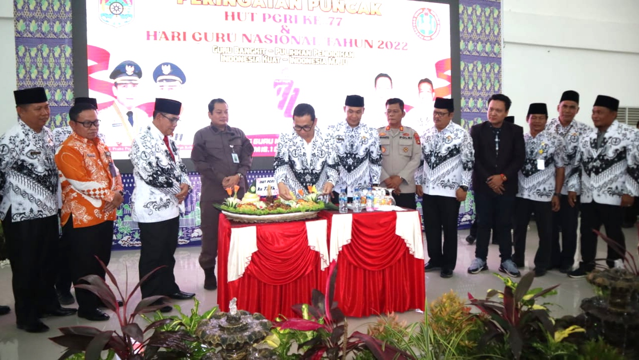 Peringatan HUT PGRI dan HGN Lubuklinggau, Erwin Susanto Berharap Seluruh Guru Honorer Dapat NUPTK