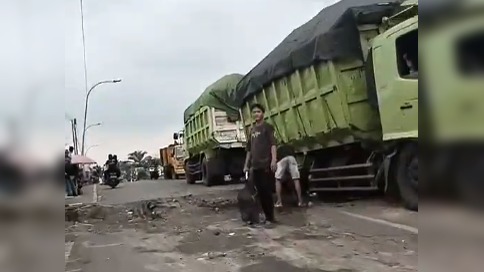 Ada Pungli, Truk Batubara Nyangkut di Jembatan Layang, ini Kata Kapolres Lubuk Linggau