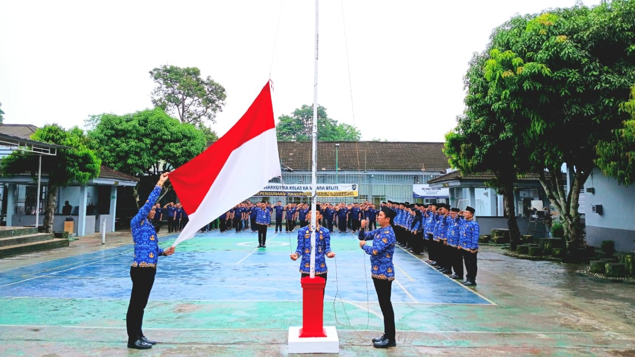 Kalapas Narkotika Muara Beliti Kobarkan Semangat Pemuda Melalui Apel Pengibaran Bendera Hari Sumpah Pemuda