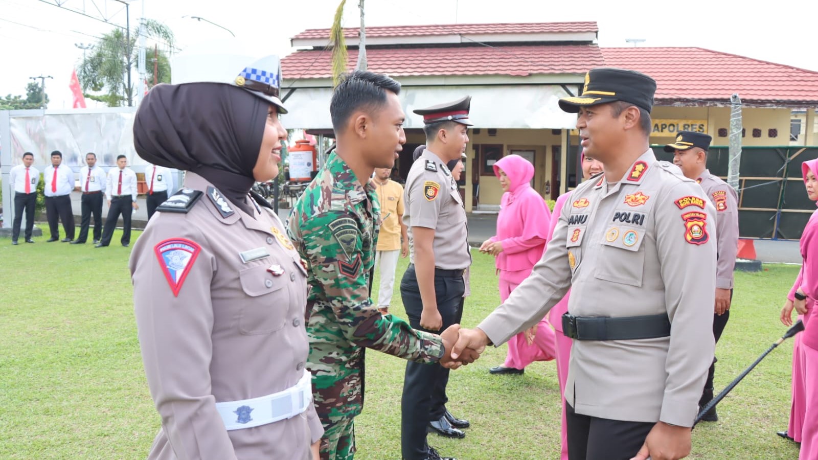 Momen Unik HUT Bhayangkara, TNI Ikut Naik Pangkat di Polres Musi Rawas