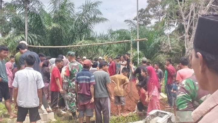 Pengawas Kelurahan Desa Karang Panggung yang Dibunuh Dimakamkan, Rumah Terduga Pelaku Dibakar