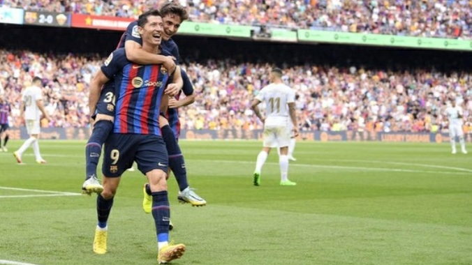 Barcelona Vs Elche : Lewandowski 2 Gol, Elche Makin Merana di Dasar Klasemen