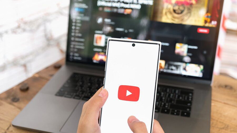 Ga Ribet Lagi! Inilah Cara untuk Mendengarkan YouTube Meski Layar HP Mati