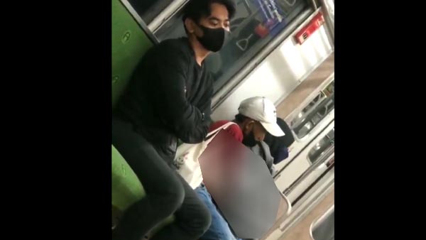 Viral, Video Pasangan Mesum di KRL, Tutupi Tangan Pakai Jaket