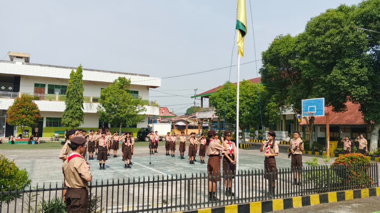 Siapkan Upacara Gabungan, Sekolah Xaverius Lubuk Linggau Latihan Maksimal Jelang HUT ke-81 RI