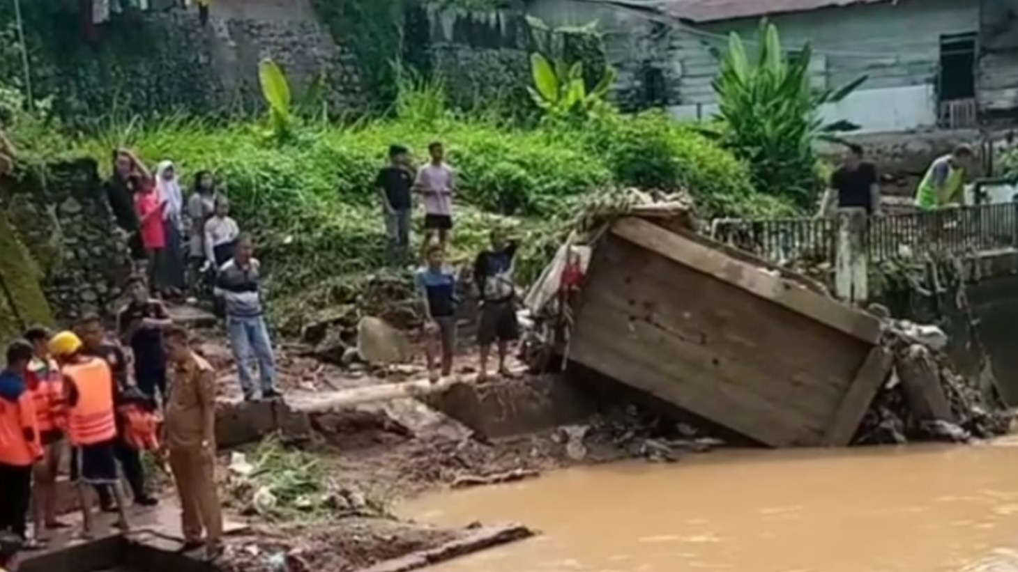 BREAKING NEWS: Pasca Banjir, Bocah 4 Tahun di Lubuk Linggau Hanyut di Sungai Mesat