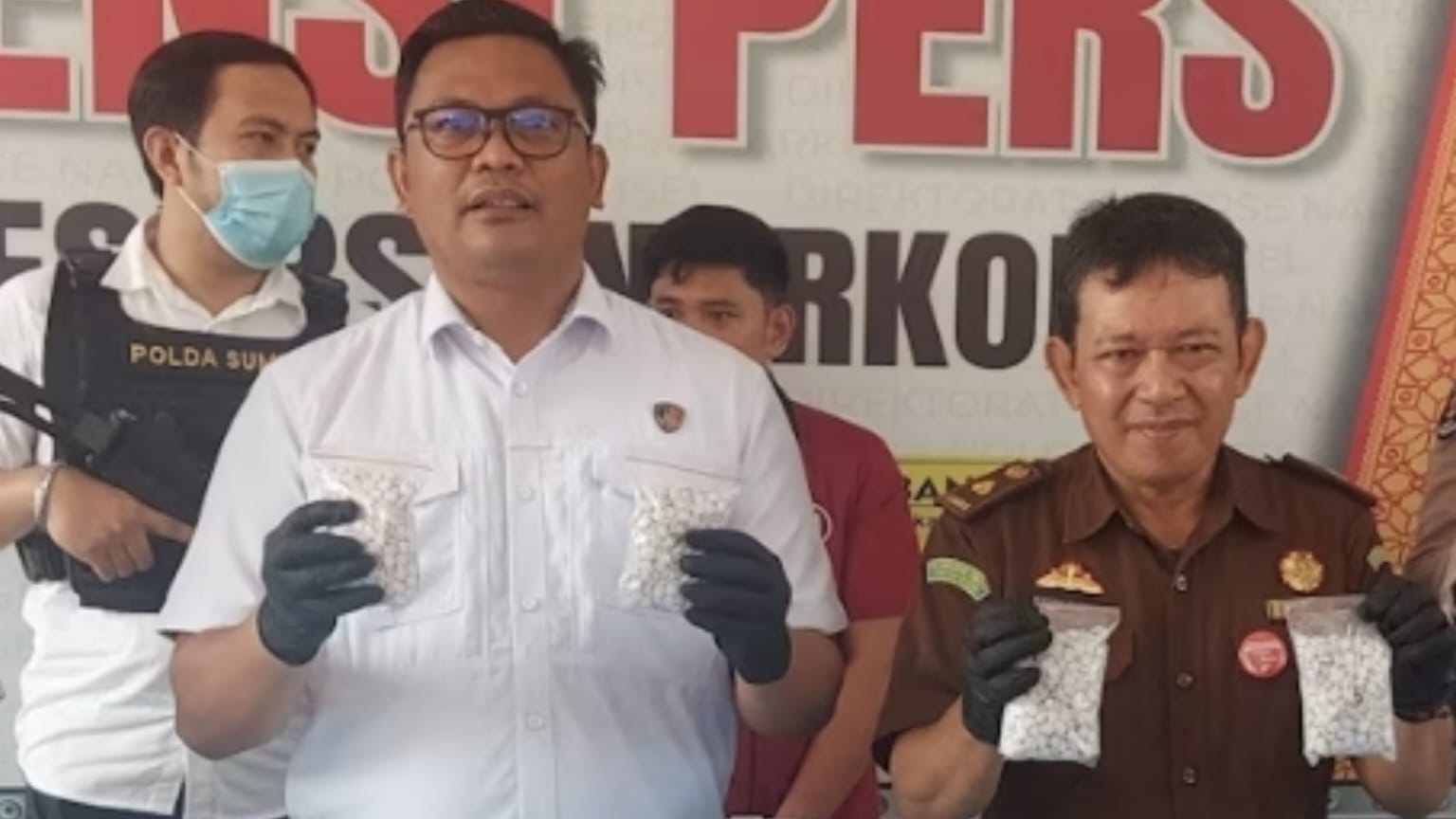 Ribuan Pil Berbahaya Gagal Beredar, Timsus Polda Sumatera Selatan Amankan 2 Orang, Ini Modusnya