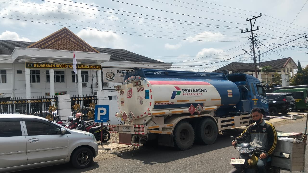 Komplotan Perampok Truk Tangki di Muratara Beraksi, Sopir Disandera BBM Dikuras