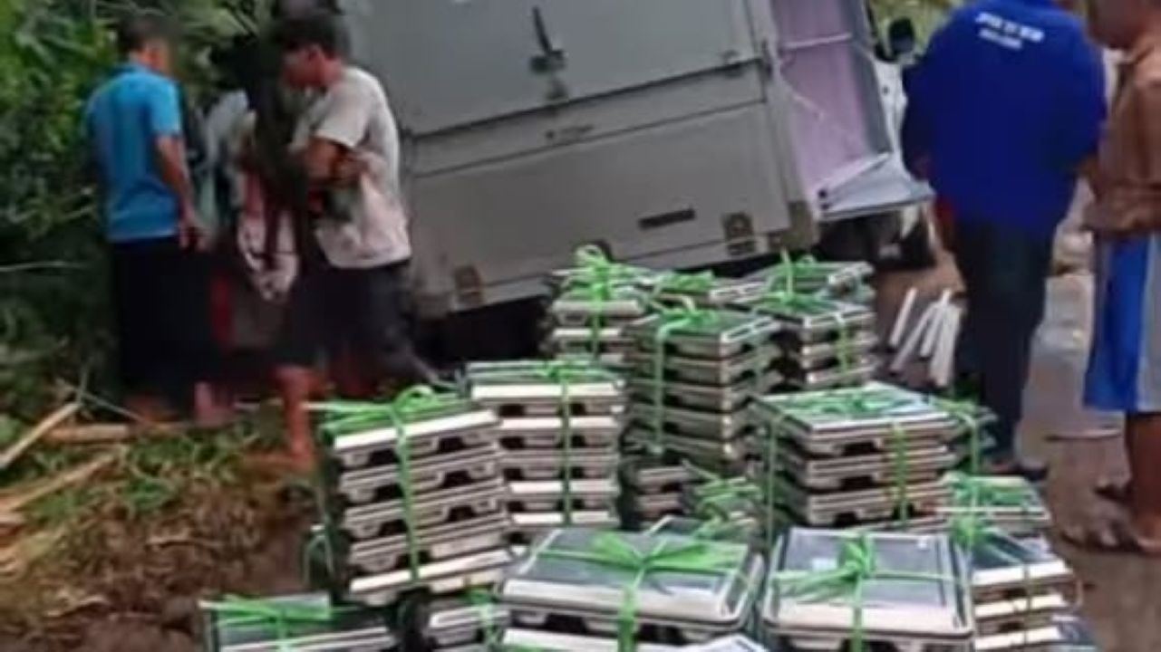 Diduga Akibat Jalan Rusak, Mobil SPPG MBG Kecelakaan di Selangit Musi Rawas